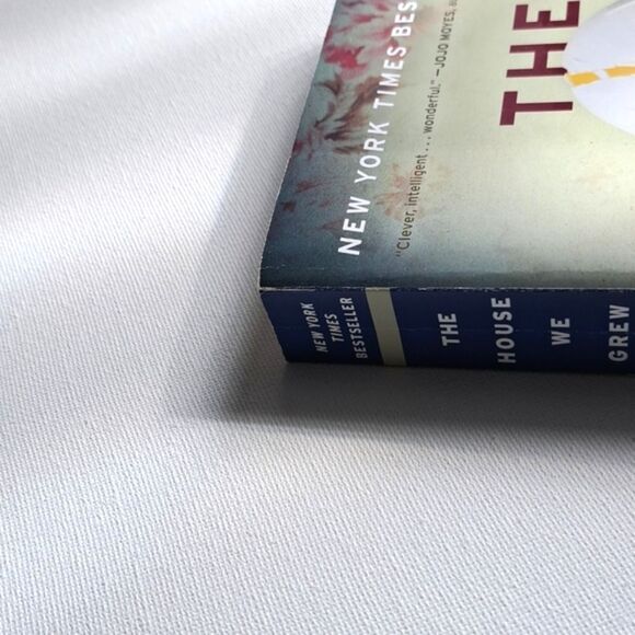 The House We Grew Up In By Lisa Jewell - Picture 3 of 5